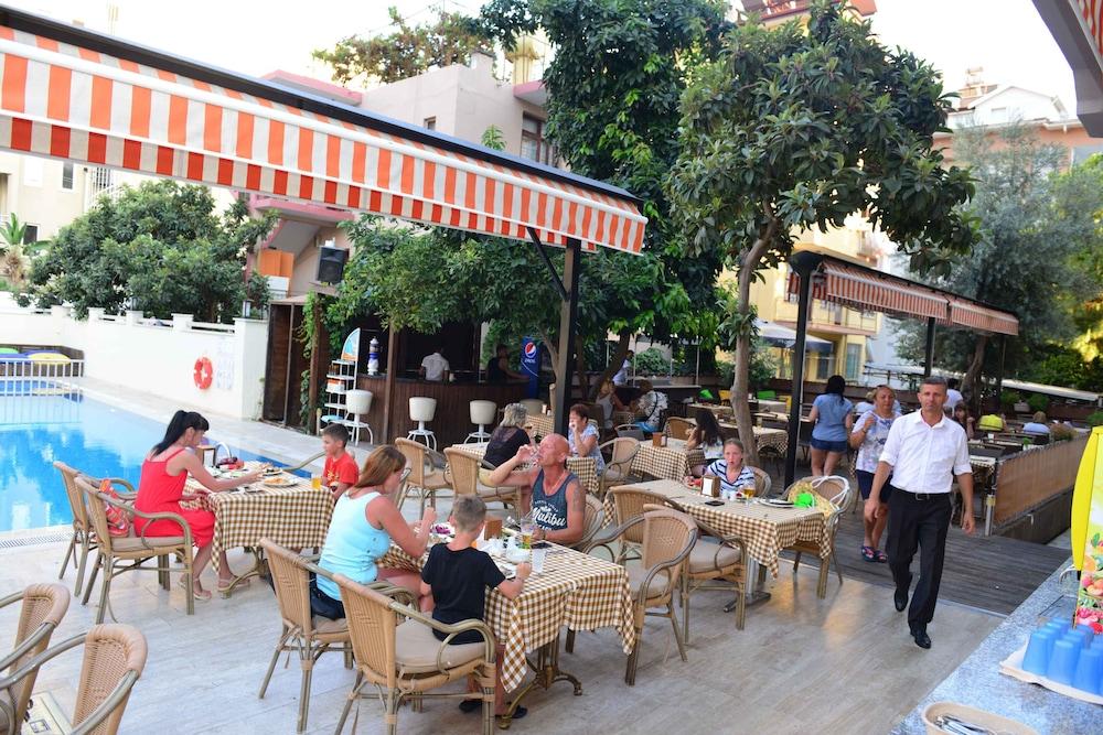 אלאניה Kandelor Hotel מראה חיצוני תמונה